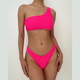 Traje de baño bikini liso irregular con textura de un solo hombro